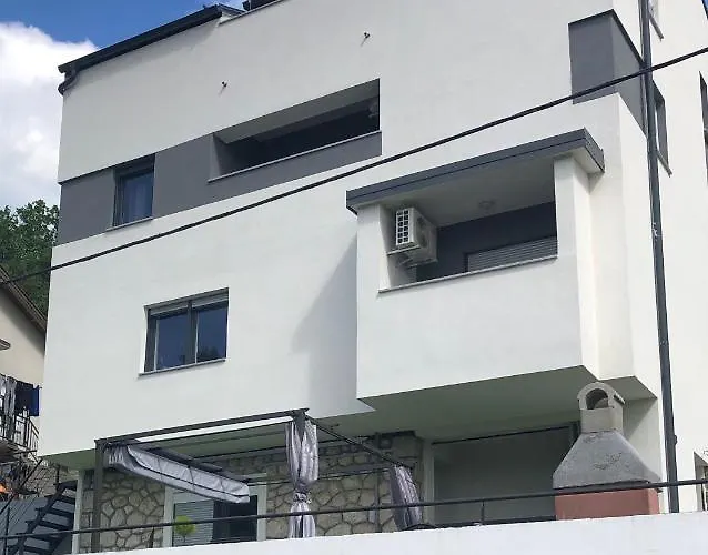 Apartments Jaki