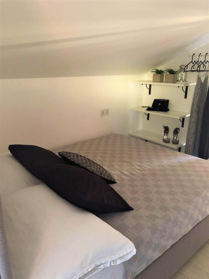 Jaki Apartment